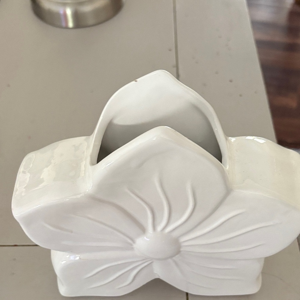 White Ceramic Flower Decor - Picture 5 of 6
